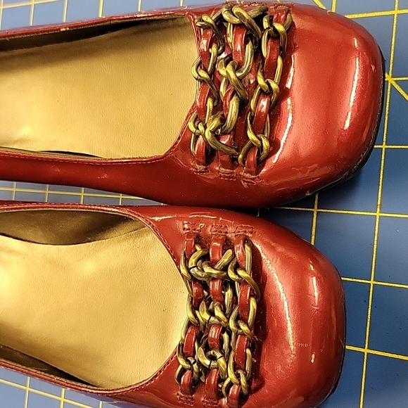 Cato Wine Metal Chain Accent Size 9 Pumps - Picture 2 of 6